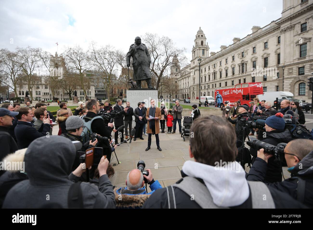 Londres, Angleterre, Royaume-Uni. 7 avril 2021. L'acteur LAURENCE FOX a lancé sa campagne pour devenir maire de Londres sur la place du Parlement. Le fondateur du Parti de la récupération a promis de « déverrouiller » le capital de toutes les règles Covid une fois qu'il a remporté l'élection en mai 6. Credit: Tayfun Salci/ZUMA Wire/Alay Live News Banque D'Images