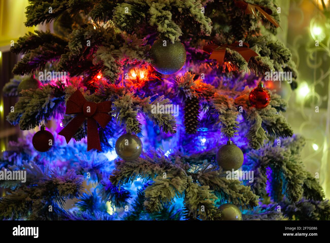 Arbre de Noël avec arbres de Noël en gros plan, espace de copie Banque D'Images