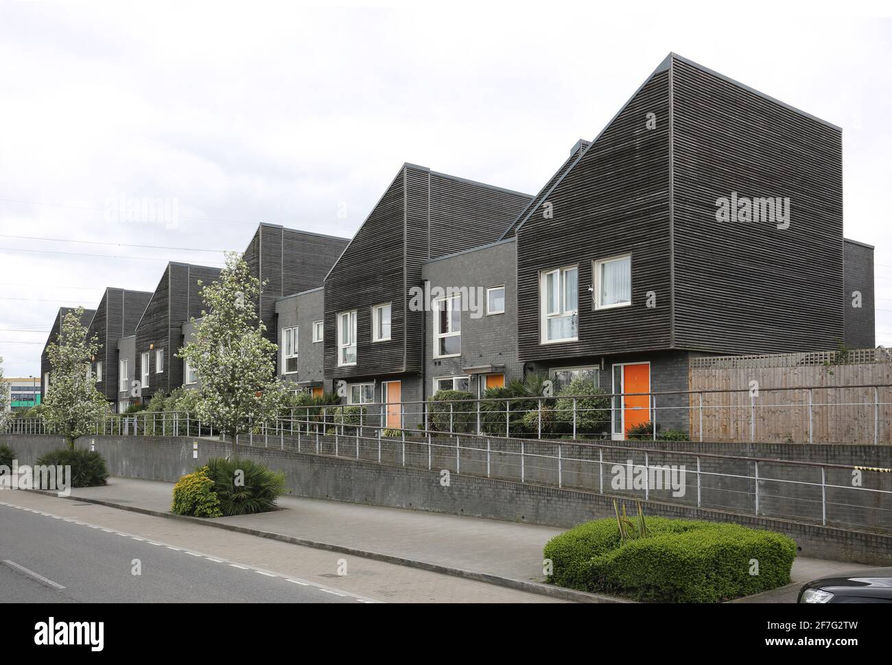 Maisons de terrasse contemporaines, phase 1 de l'immense Barking Riverside Development est de Londres, Royaume-Uni. Conçu par les architectes Sheppard Robson. Banque D'Images