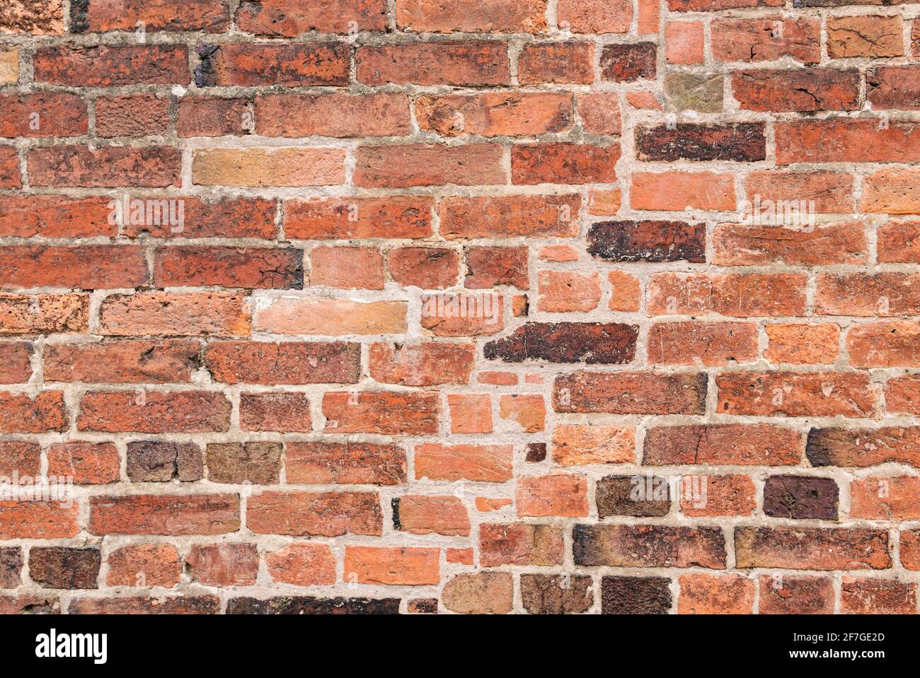 Mur de briques multicolore arrière-plan variété de briques mur de briques fait avec de vieilles briques récupérées dans un modèle régulier Banque D'Images