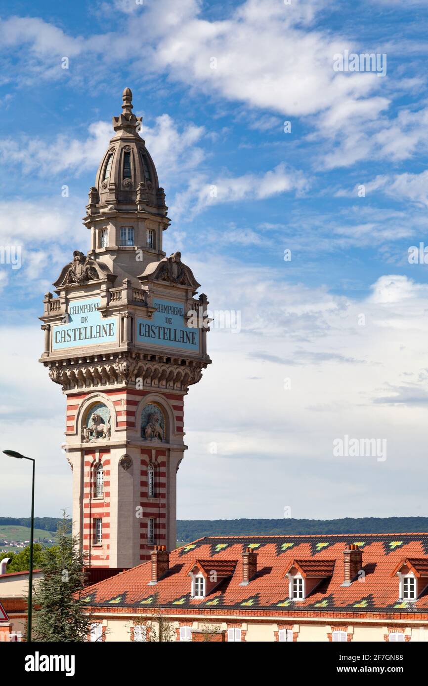 Epernay, France - juillet 23 2020 : la tour de Castellane a été construite entre 1903 et 1905 à partir d'une vieille hauteur de 63 mètres Banque D'Images