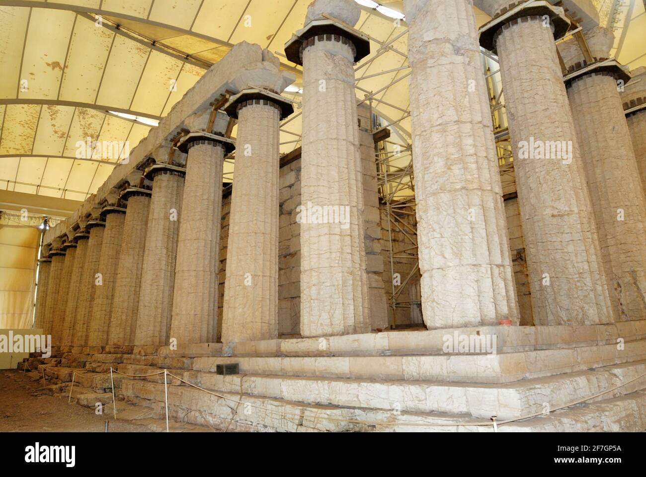Temple d'Apollon Epikourios, vers la -420 av. J.-C., sous une feuille de plastique, Bassae, Grèce, Europe Banque D'Images