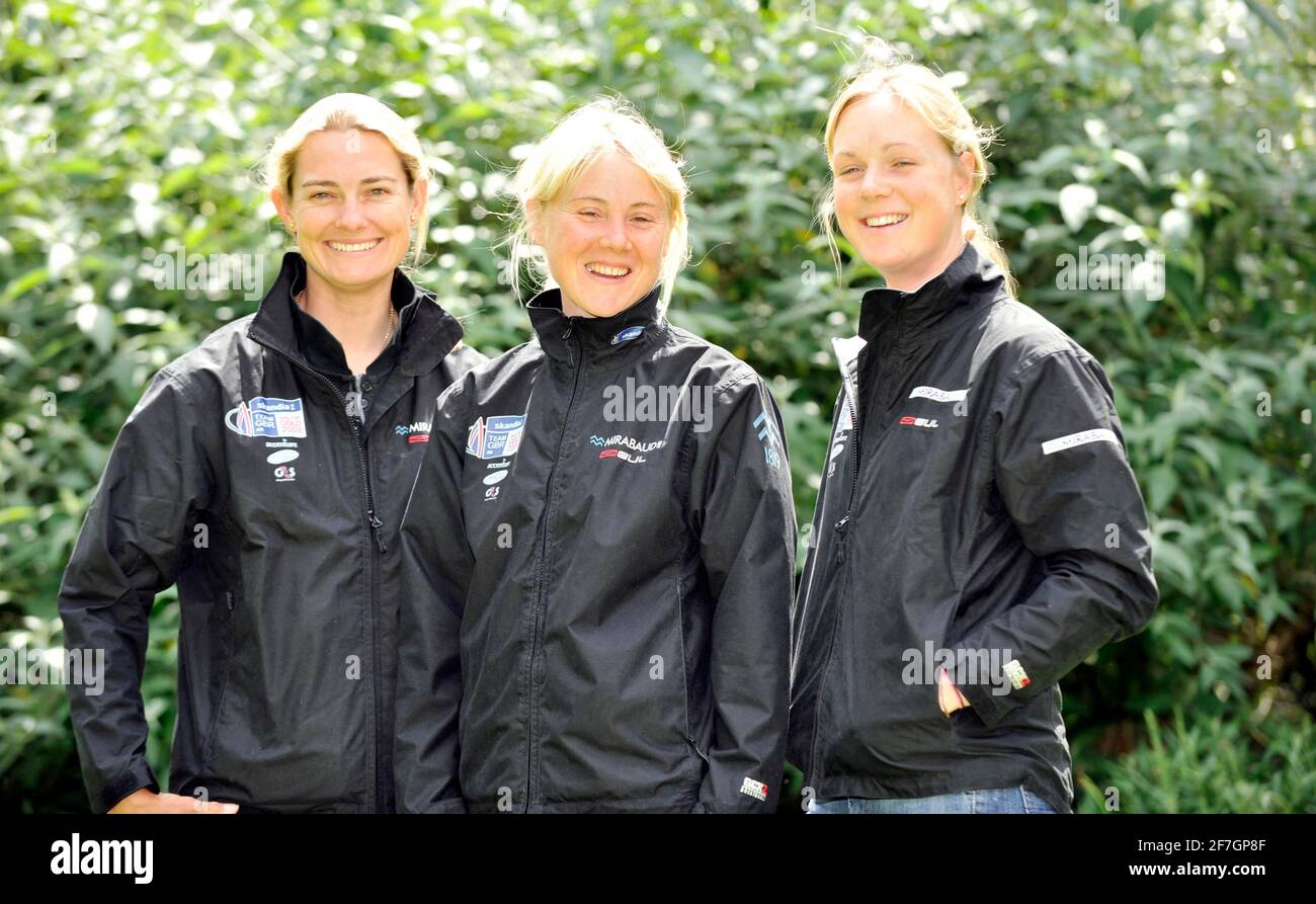 L'ÉQUIPE OLYMPIQUE DE VOILE DE GB. L-R SARAH WEBB, SARAH AYTON ET PIPA WILSON. PHOTOS DAVID ASHDOWN Banque D'Images