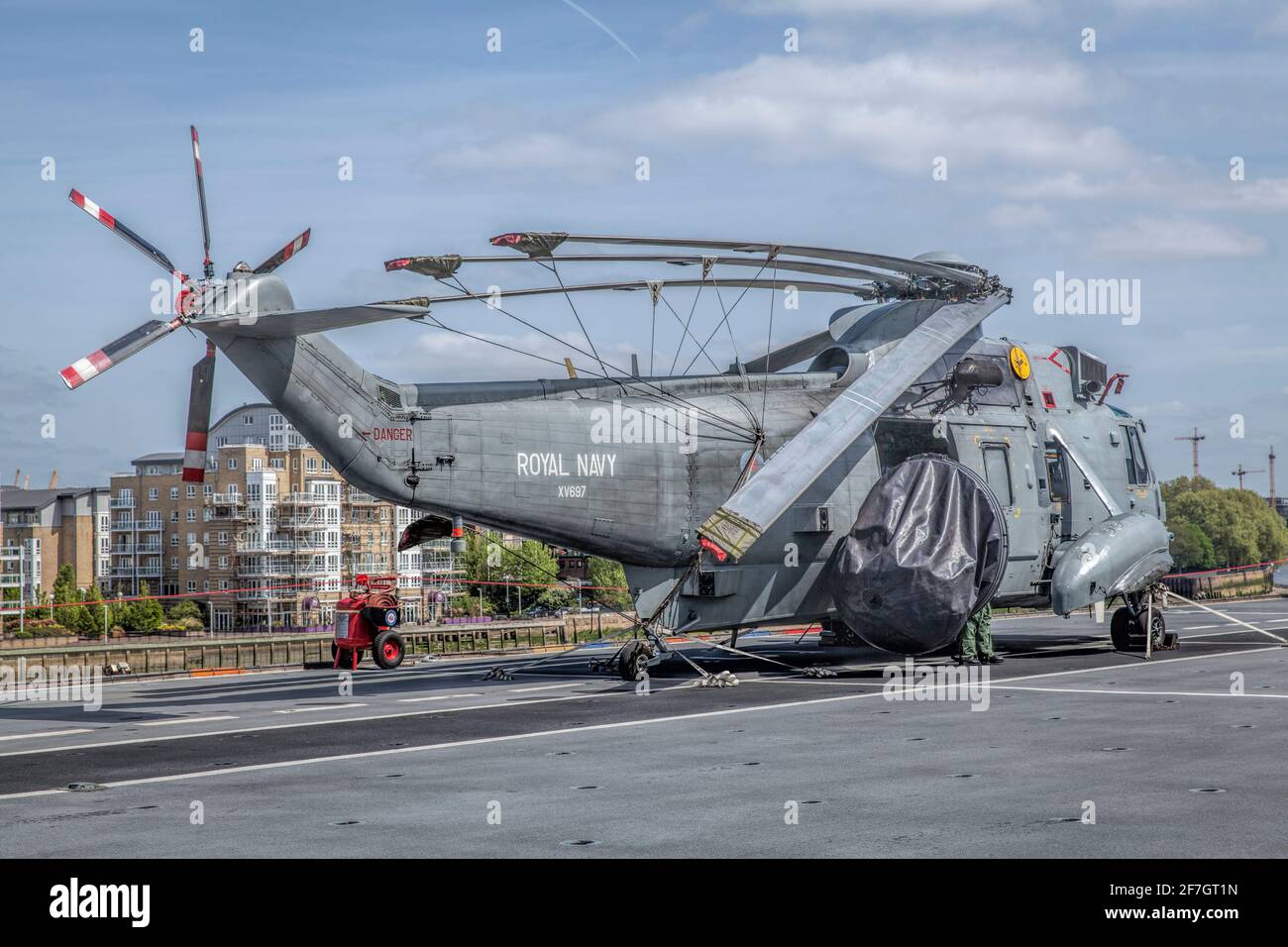 Hélicoptère sur le porte-hélicoptère HMS Ocean Banque D'Images