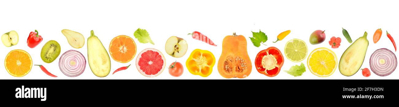 Légumes frais et fruits isolés sur fond blanc. Copier l'espace pour le texte Banque D'Images