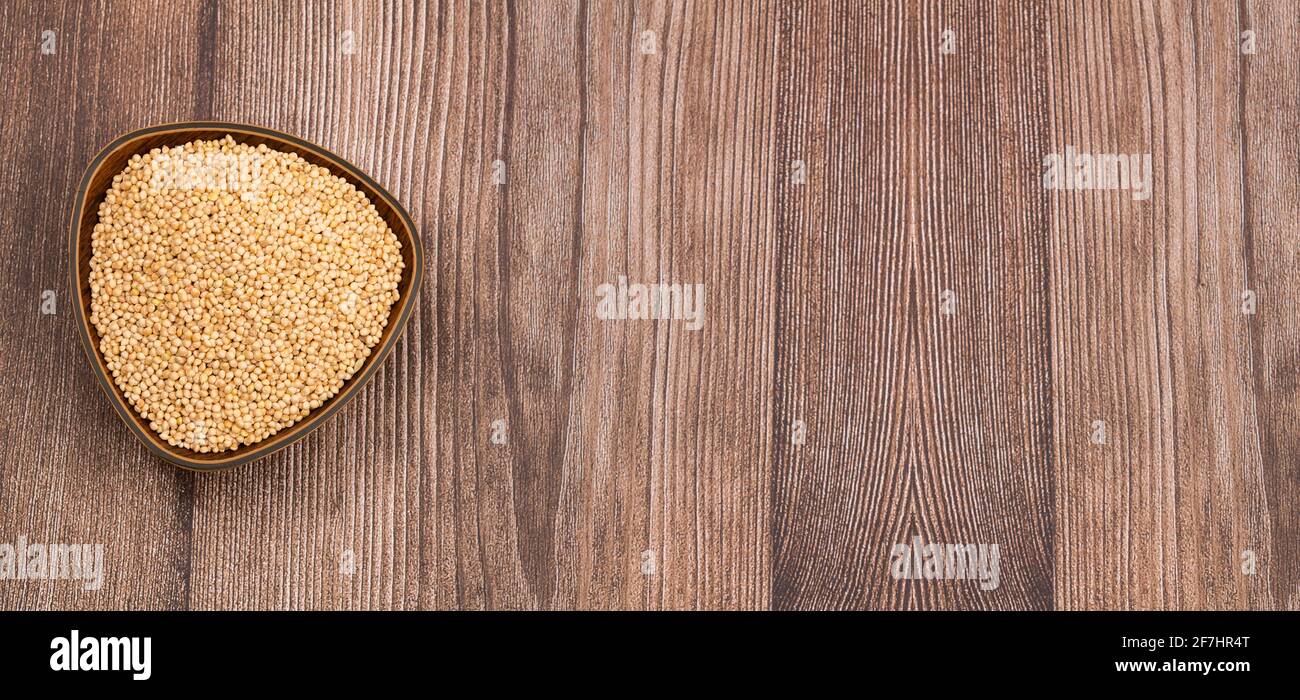 Graines de millet blanc biologique - céréales saines Banque D'Images