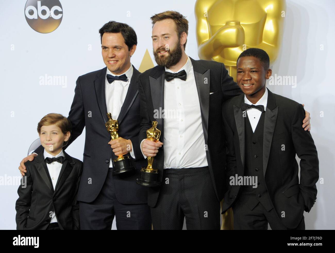 Lauréats des Oscars Jacob Tremblay, Benjamin Cleary, Shan Christopher Ogilvy, Abraham Attah dans la salle de presse lors de la 88e cérémonie des Oscars, qui s'est tenue au Dolby Theatre, le dimanche 28 février 2016 à Hollywood, en Californie. Photo de Jennifer Graylock-Graylock.com 917-519-7666 Banque D'Images