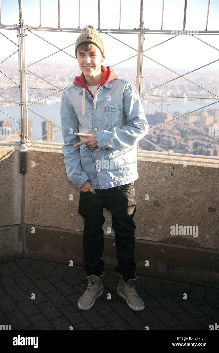 Justin Bieber allume l'Empire State Building à New York. 18 novembre 2011. © mpi01 / MediaPunch Inc. / NortePhoto.com. ** CREDITO*OBLIGATORIO** *No*Venta*A*Terceros* *No*sale*so*troisième* ***No*se*Permite*Hacer Archivo*No*sale*so*troisième*Imagenes*con derechos*de*autortodos*reservados*. Banque D'Images