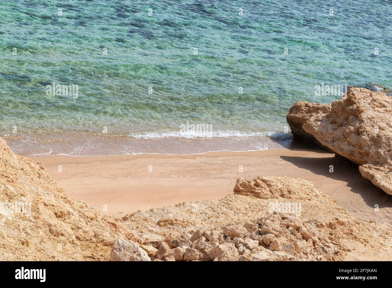 Belle plage de sable de corail de la mer Rouge, Egypte Banque D'Images