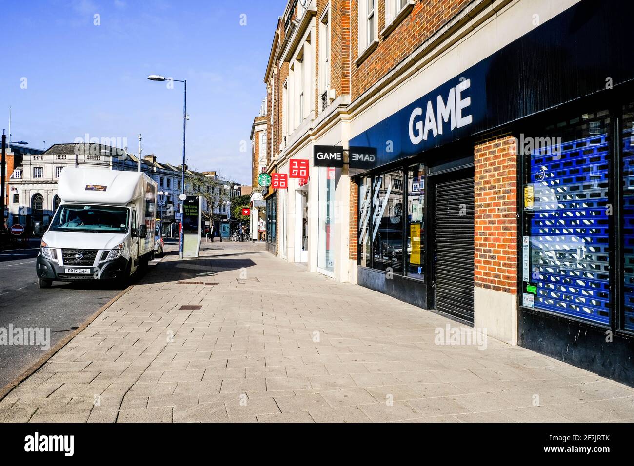 Kingston, Londres, Royaume-Uni, avril 7 2021, High Street Branch of Game Computer Gaming Shop ou Store fermé pendant le verrouillage du coronavirus Covid-19 Banque D'Images