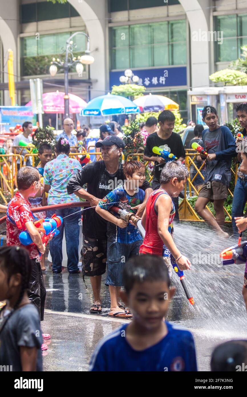 BANGKOK, THAÏLANDE - 13 avril 2013 : Songkran à Bangkok, Thaïlande, le 13 avril 2013. Banque D'Images