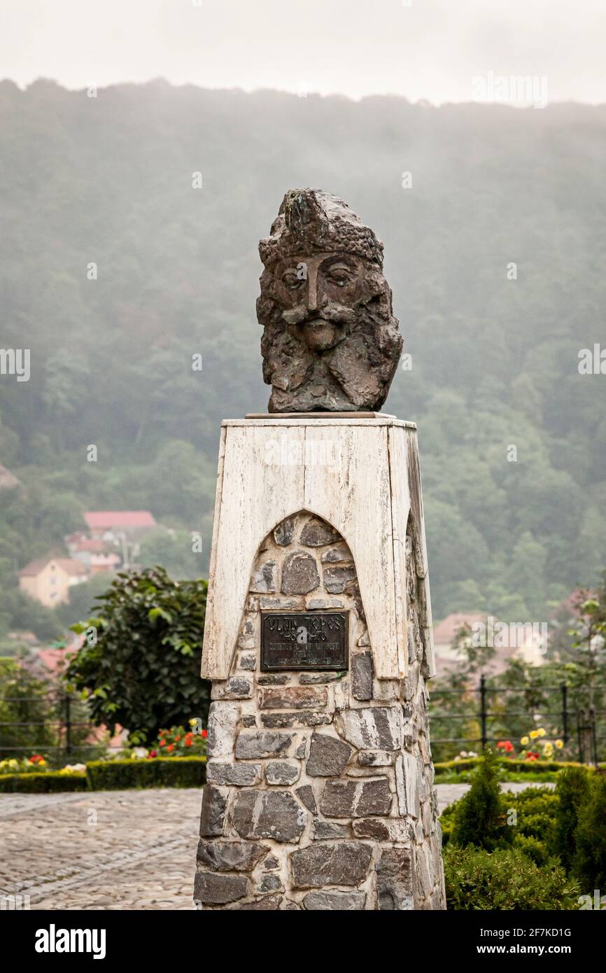 Statue de Vlad Ţepeş, également connue sous le nom de Vlad l'Impaler ou Vlad Dracula, à Sighişoara en Transylvanie, Roumanie Banque D'Images