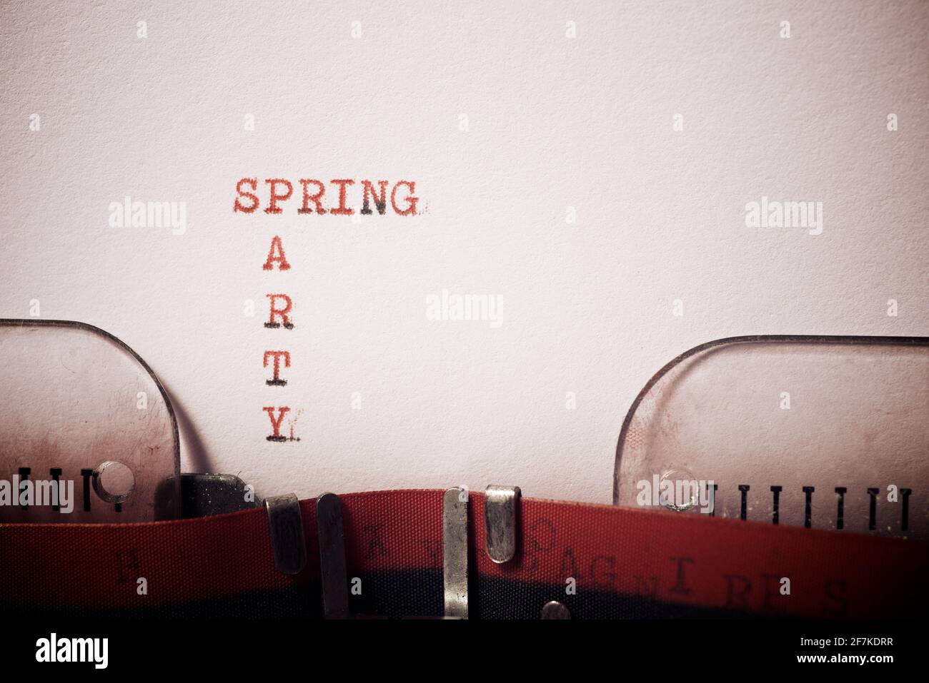 Spring Party phrase écrit avec une machine à écrire. Banque D'Images