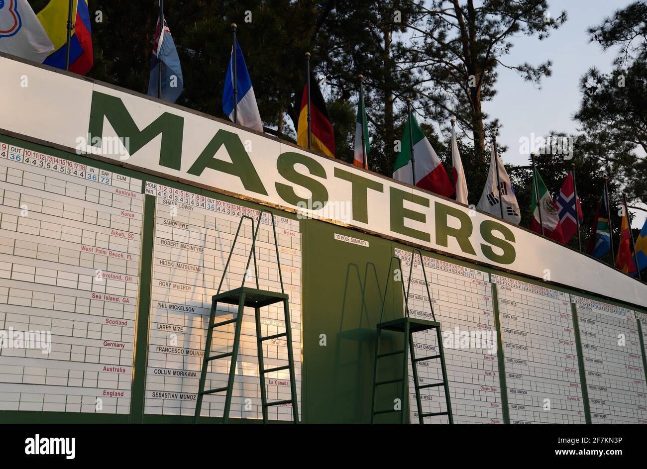 Augusta, États-Unis. 08 avril 2021. Le tableau des scores principal est visible le premier jour du tournoi de Masters 2021 au club de golf national d'Augusta, Géorgie, le jeudi 8 avril 2021. Photo de Kevin Dietsch/UPI crédit: UPI/Alay Live News Banque D'Images