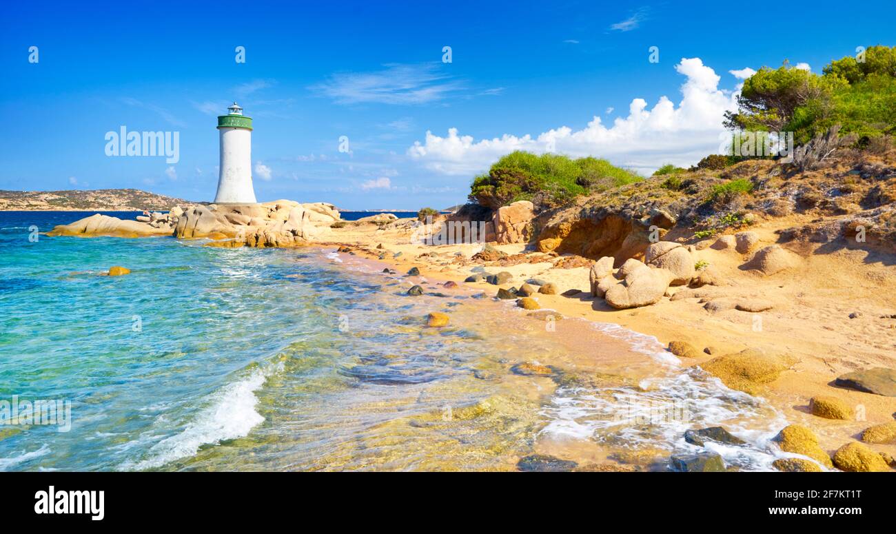 Porto Faro plage et lghthouse, Palau, île de Sardaigne, Italie Banque D'Images