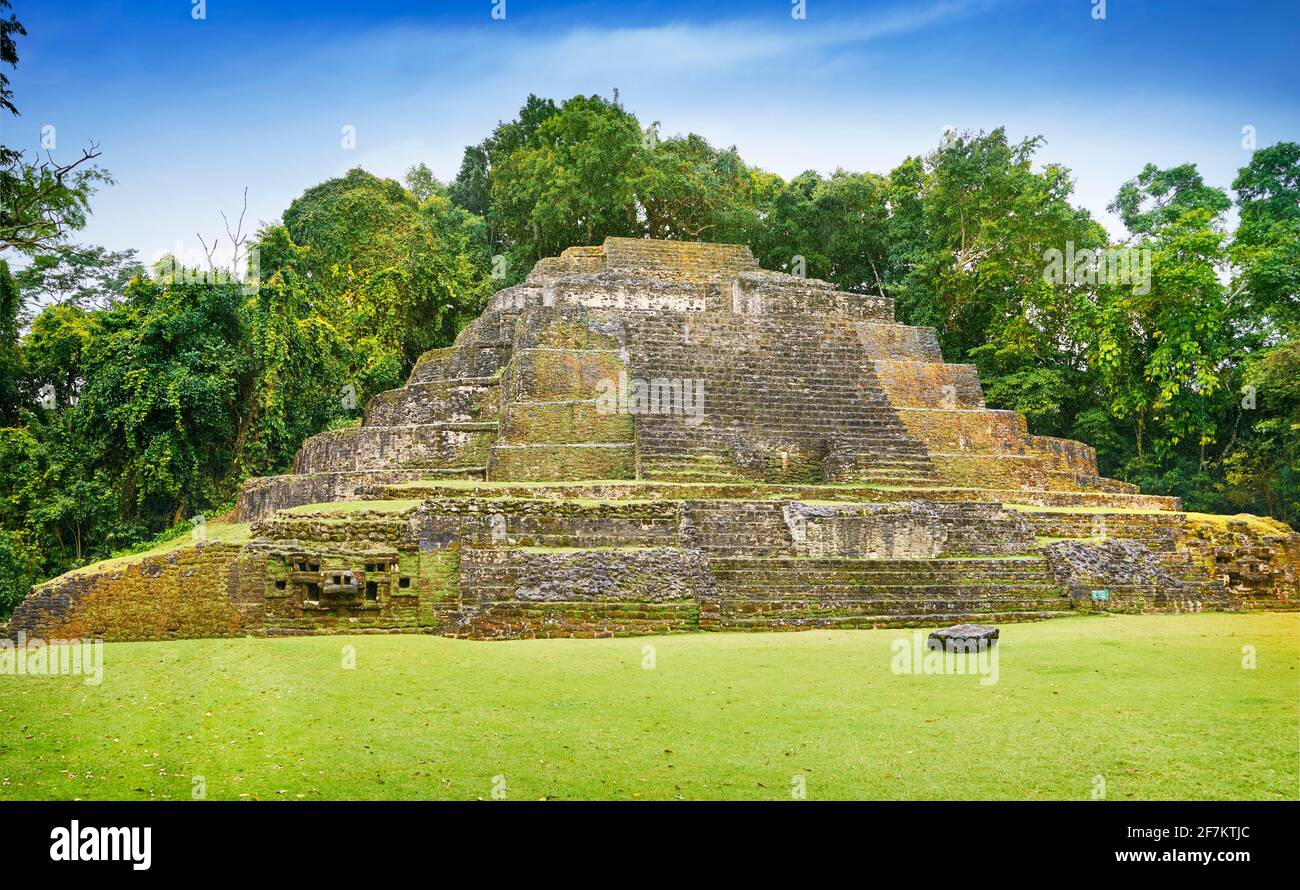 Temple Jaguar à Lamanai, ruines mayas anciennes, Belize, Youcatan Banque D'Images