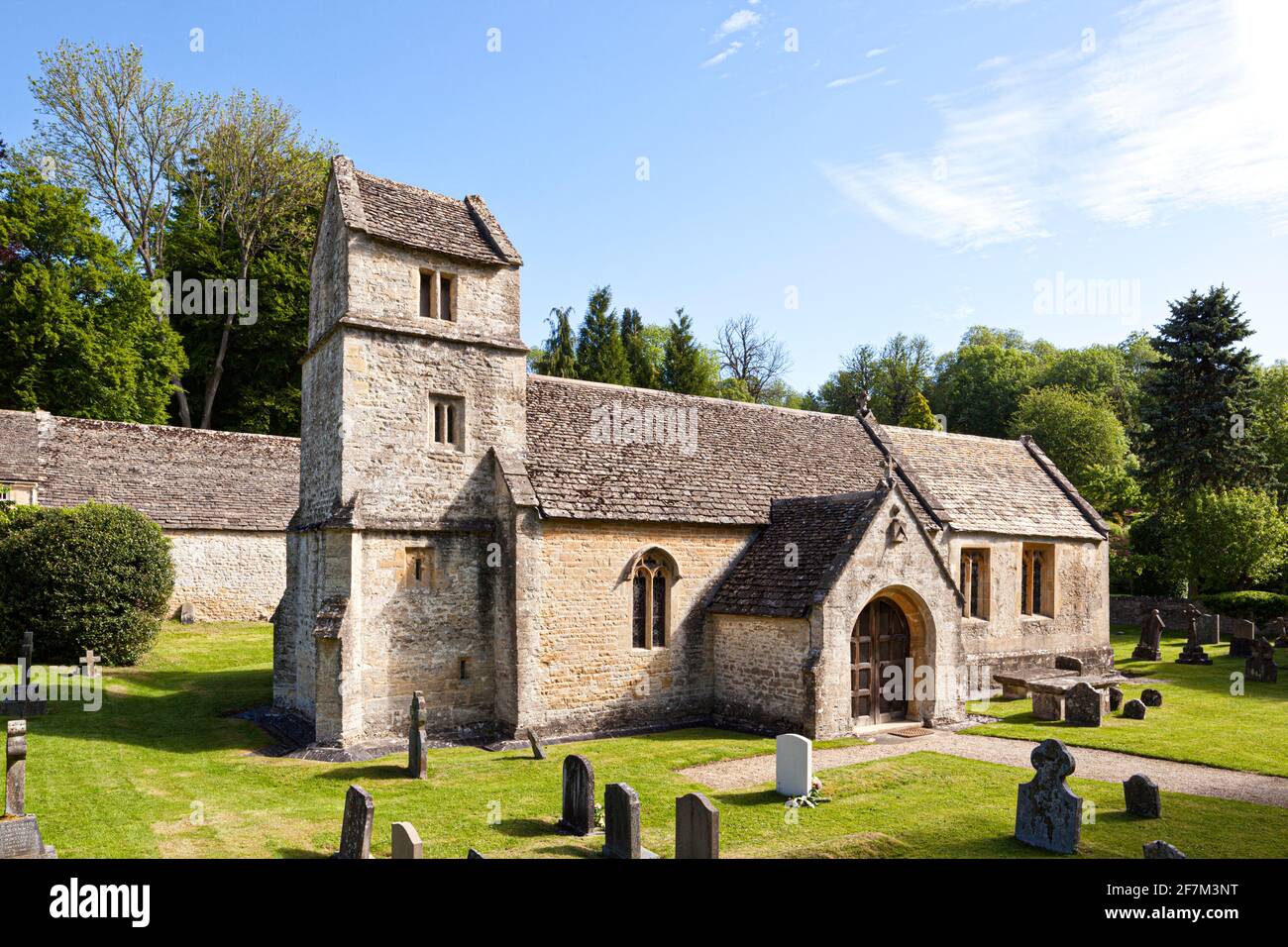 Église St Margarets datant d'environ 1100 ans après J.-C. dans le village de Bagendon, dans le Cotswold, Gloucestershire, Royaume-Uni Banque D'Images Église St Margarets datant d'environ 1100 ans après J.-C. dans le village de Bagendon, dans le Cotswold, Gloucestershire, Royaume-Uni Banque D'Images