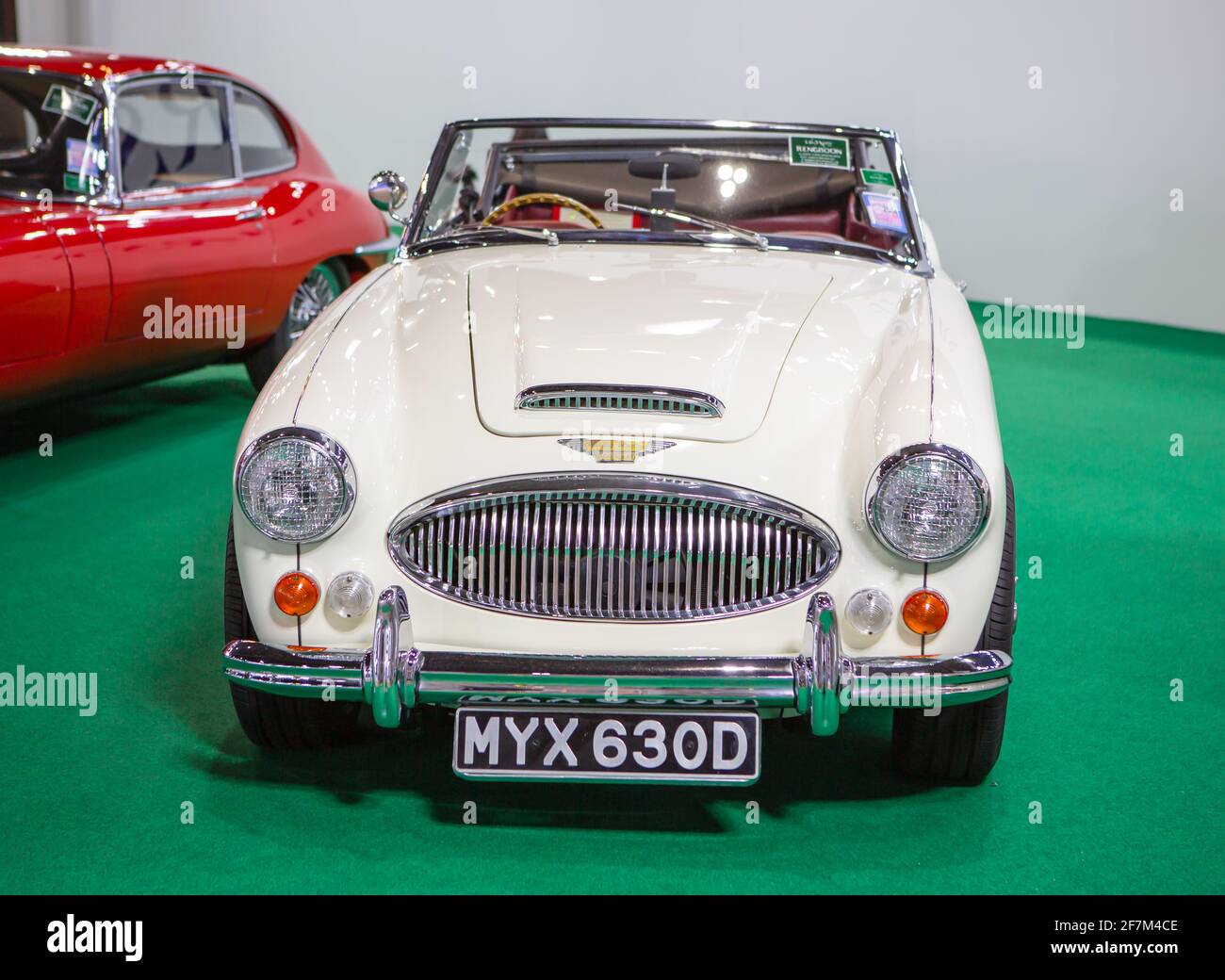 Bangkok, Thaïlande - 4 avril 2021 : voiture d'époque Austin Big Healey 3000 exposée au SALON INTERNATIONAL DE L'AUTOMOBILE de BANGKOK 2021 Banque D'Images