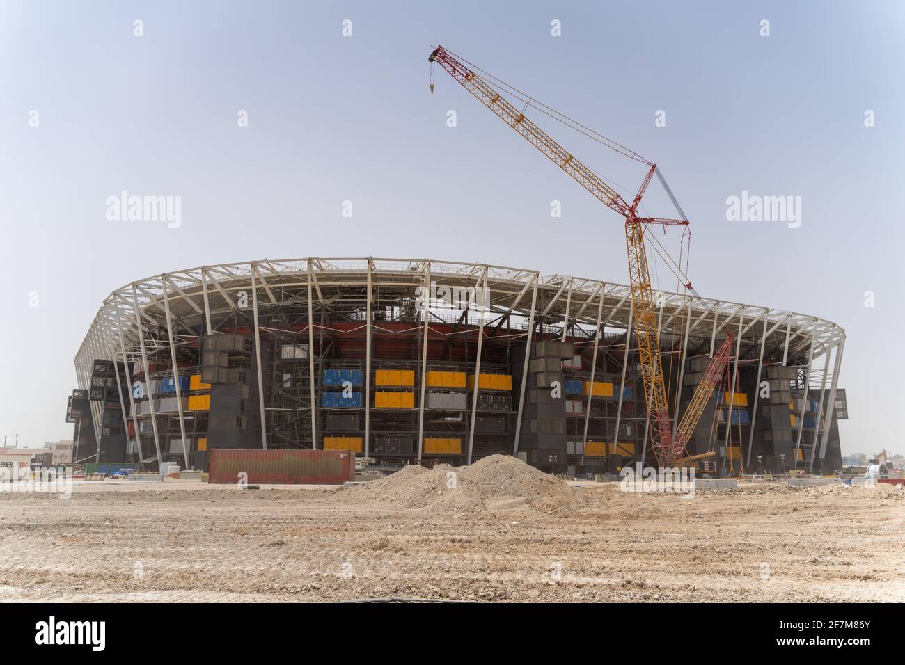 Coupe du monde de la FIFA 2022, Qatar - le stade Ras Abu Aboud a été construit à l'aide de conteneurs d'expédition, de sièges amovibles et d'autres « éléments de construction » modulaires. Le stade sera entièrement démantelé et réaffecté après la coupe du monde de la FIFA, Qatar 2022. Ses pièces seront utilisées dans d'autres projets sportifs ou non sportifs, établissant une nouvelle norme en matière de développement durable et introduisant de nouvelles idées audacieuses dans la planification de l'héritage des tournois. Banque D'Images