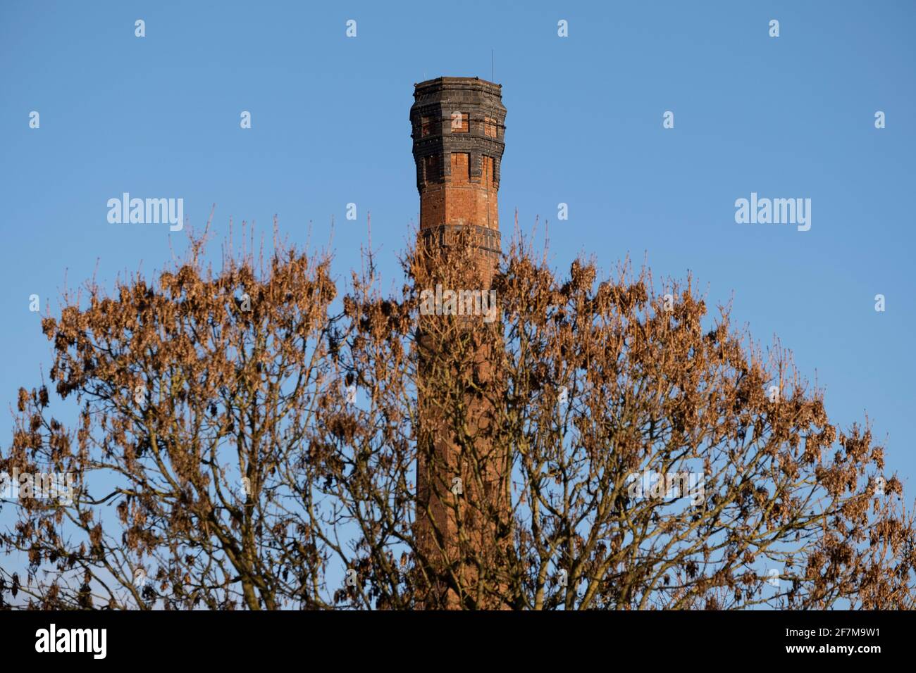 Cheminée d'un ancien bâtiment industriel à Balsall Heath le 7 janvier 2021 à Birmingham, Royaume-Uni. Birmingham a un présent et un passé industriels florissants avec de nombreuses bussinesses encore en opération depuis leurs locaux d'origine. Banque D'Images