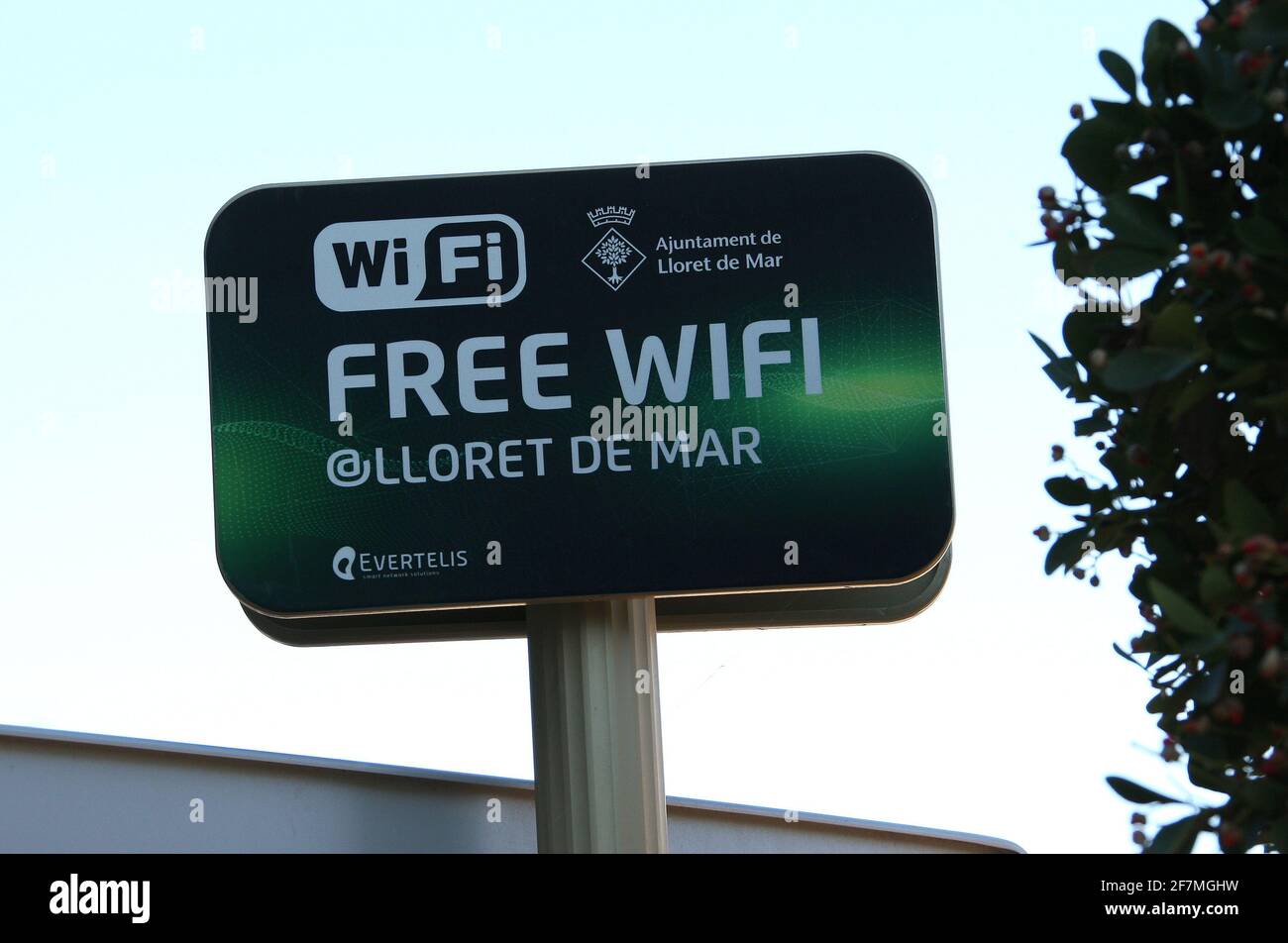 Connexion Wi-Fi gratuite dans la station balnéaire de Lloret de Mar sur la Costa Brava près de Calella en Catalogne Espagne UE 2019 Banque D'Images