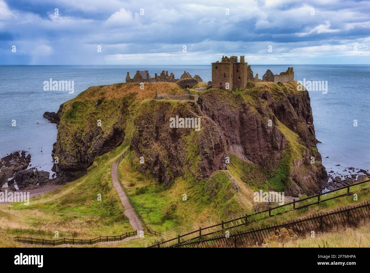 Ruines du Château de Dunnottar, Ecosse - Dunnottar est une forteresse médiévale située sur un promontoire rocheux sur la côte nord-est de l'Ecosse Banque D'Images