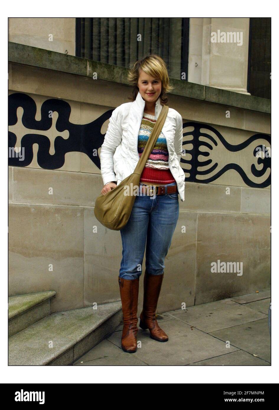 Pour IOS...... Street Fashion---Prue Willsherpic David Sandison 28/11/2002 Banque D'Images