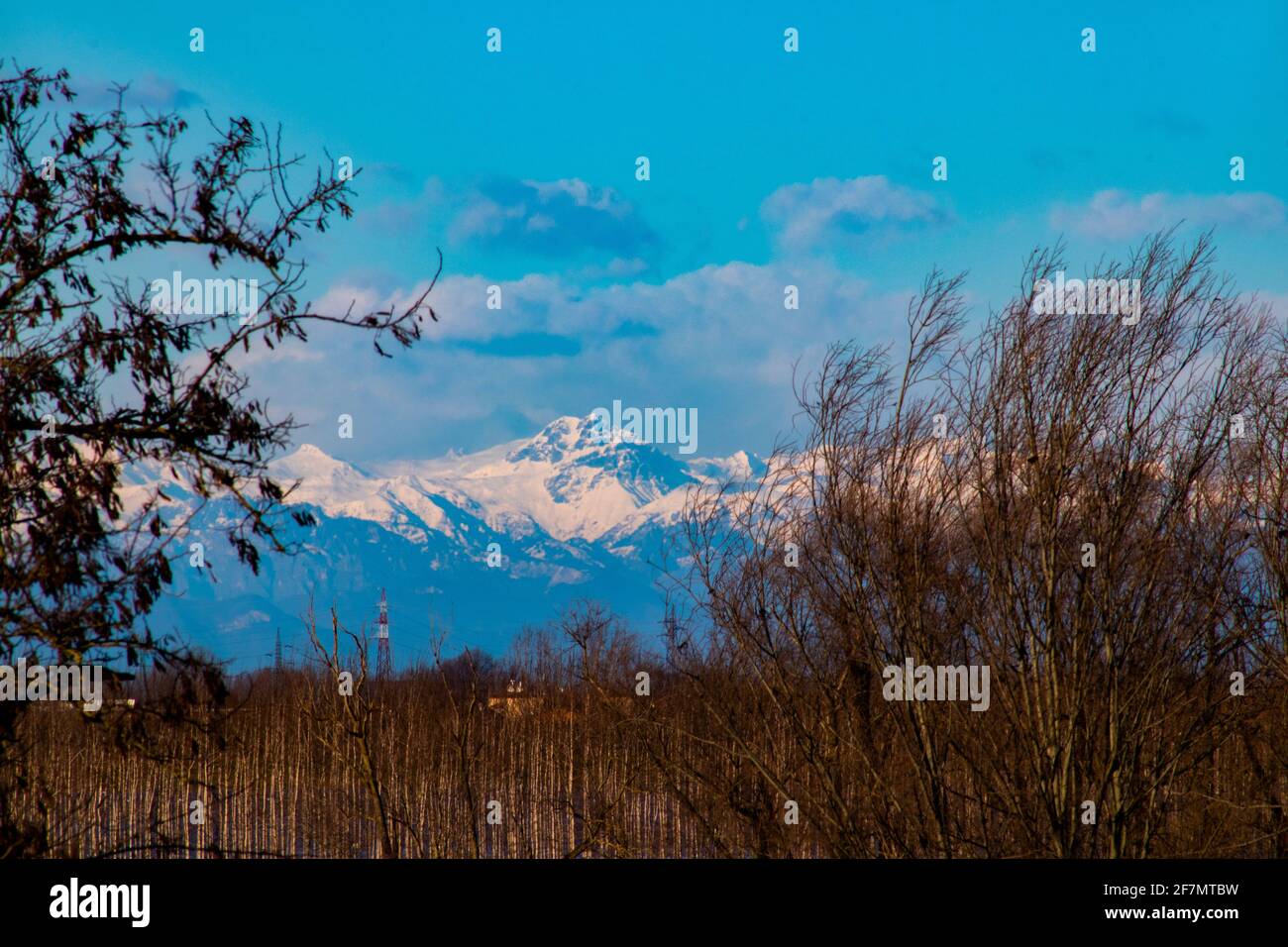 Lever de soleil sur les alpes enneigées italiennes, en hiver Banque D'Images