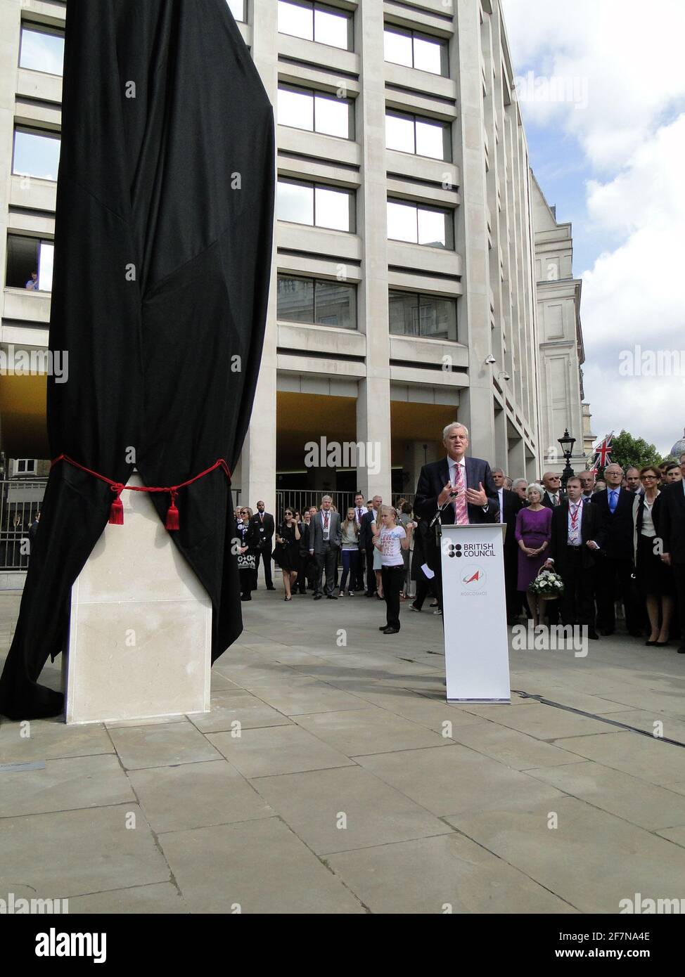 Dévoilement de la statue à Yuri Gagarin - le premier homme dans le cosmos au British Council Building à Londres, Royaume-Uni Banque D'Images