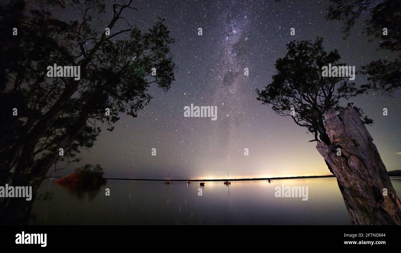 Observation des étoiles sur le lac Cootharaba Banque D'Images