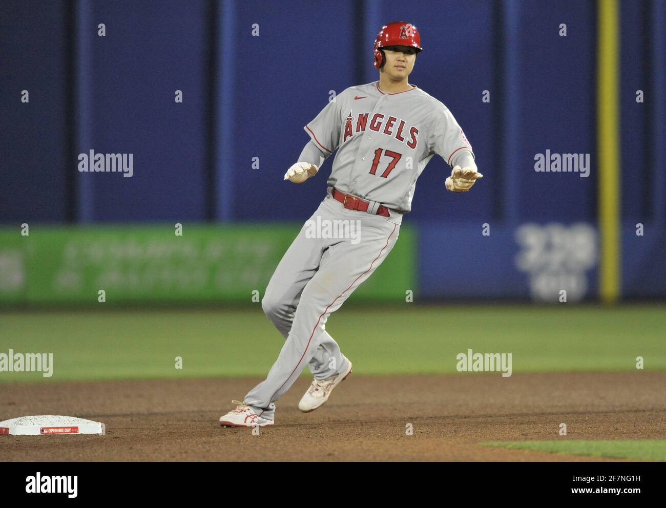 Dunedin, États-Unis. 08 avril 2021. Shohei Ohtani de Los Angeles Angels atteint la deuxième base sur un seul coup de Mike Trout lors du septième dîner contre les Blue Jays de Toronto au TD Ballpark à Dunedin, en Floride, le jeudi 8 avril 2021. Photo de Steven J. Nesius/UPI crédit: UPI/Alamy Live News Banque D'Images