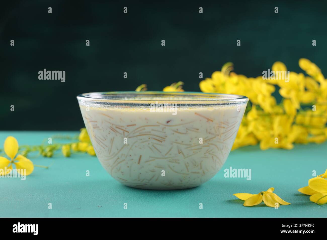 Vermecelli Payasam ou Kheer, plat sucré principal du sud de l'Inde pendant les occasions spéciales en utilisant vermicelles, le lait, le sucre et les noix sèches et magnifique Banque D'Images