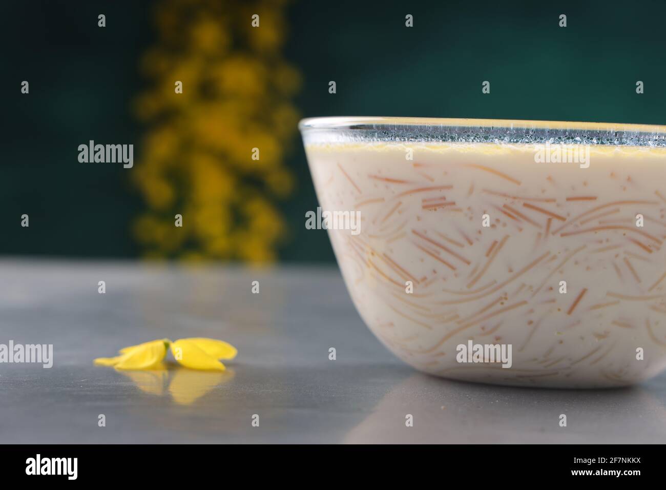 Vermecelli Payasam ou Kheer, plat sucré principal du sud de l'Inde pendant les occasions spéciales en utilisant vermicelles, le lait, le sucre et les noix sèches et magnifique Banque D'Images