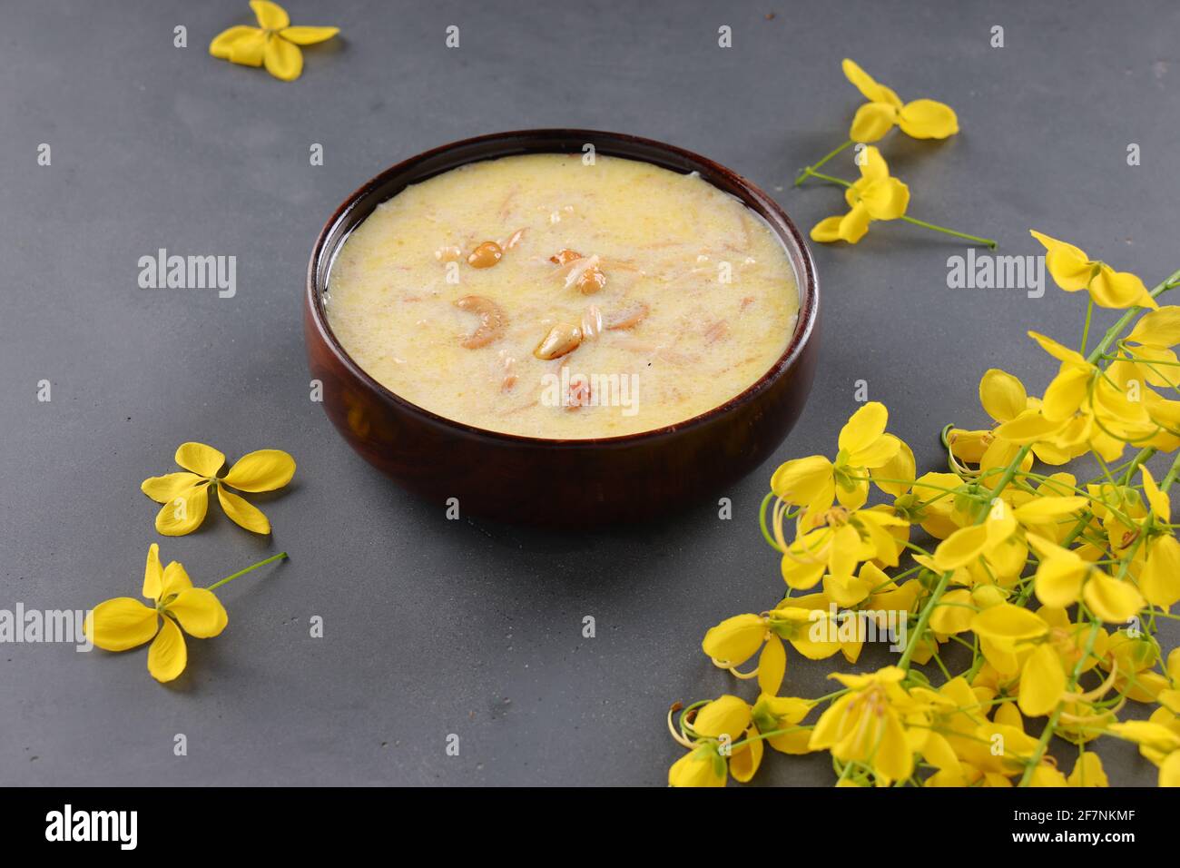 Vermecelli Payasam ou Kheer, plat sucré principal du sud de l'Inde pendant les occasions spéciales en utilisant vermicelles, le lait, le sucre et les noix sèches et magnifique Banque D'Images
