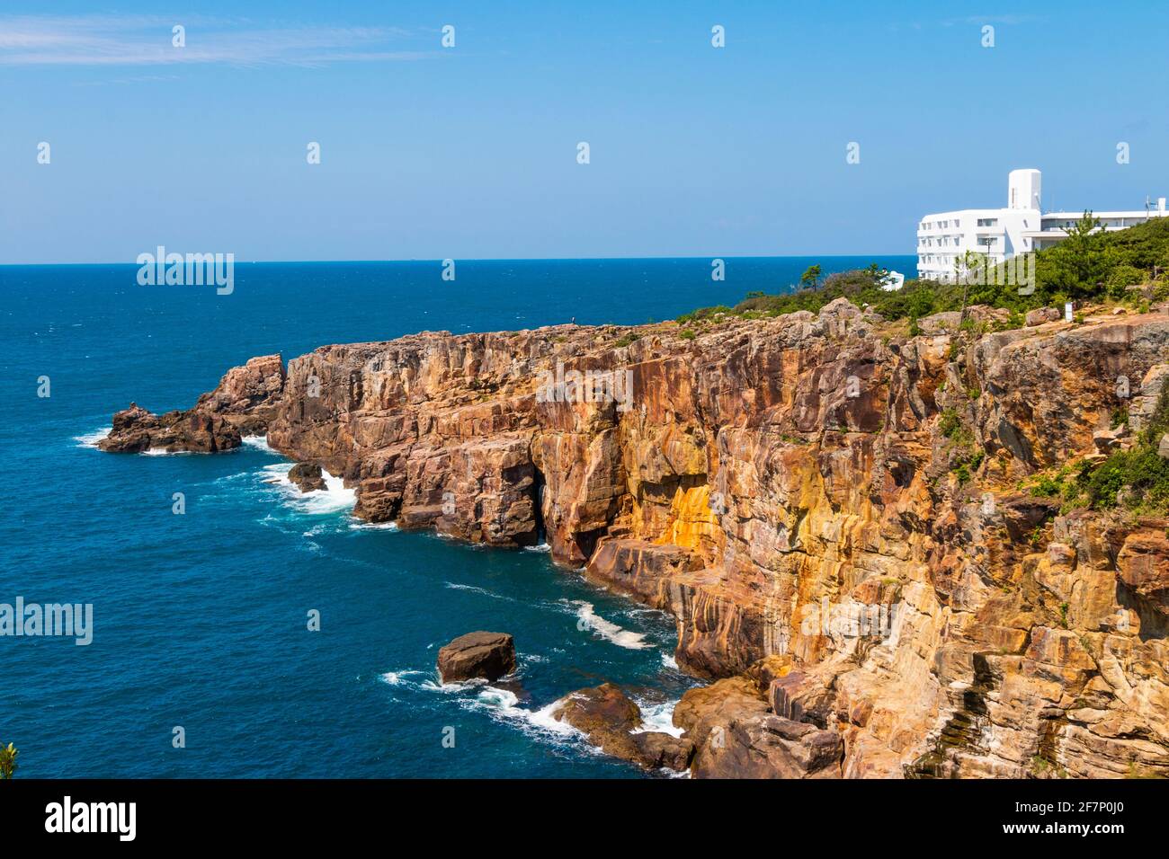 Falaise de Sandanbeki à Shirahama, préfecture de Wakayama, Japon. Banque D'Images