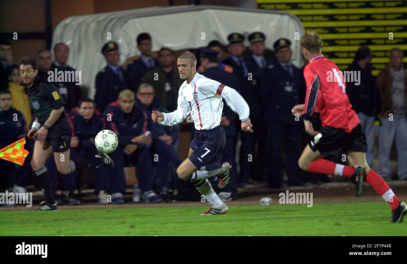 DAVID BECKHAM PENDANT LE QUALIFICATEUR DE COUPE DU MONDE D'ANGLETERRE DE L'ALBANIE V. DANS LE QEMAL STAFA STADIUM TIRANA Banque D'Images