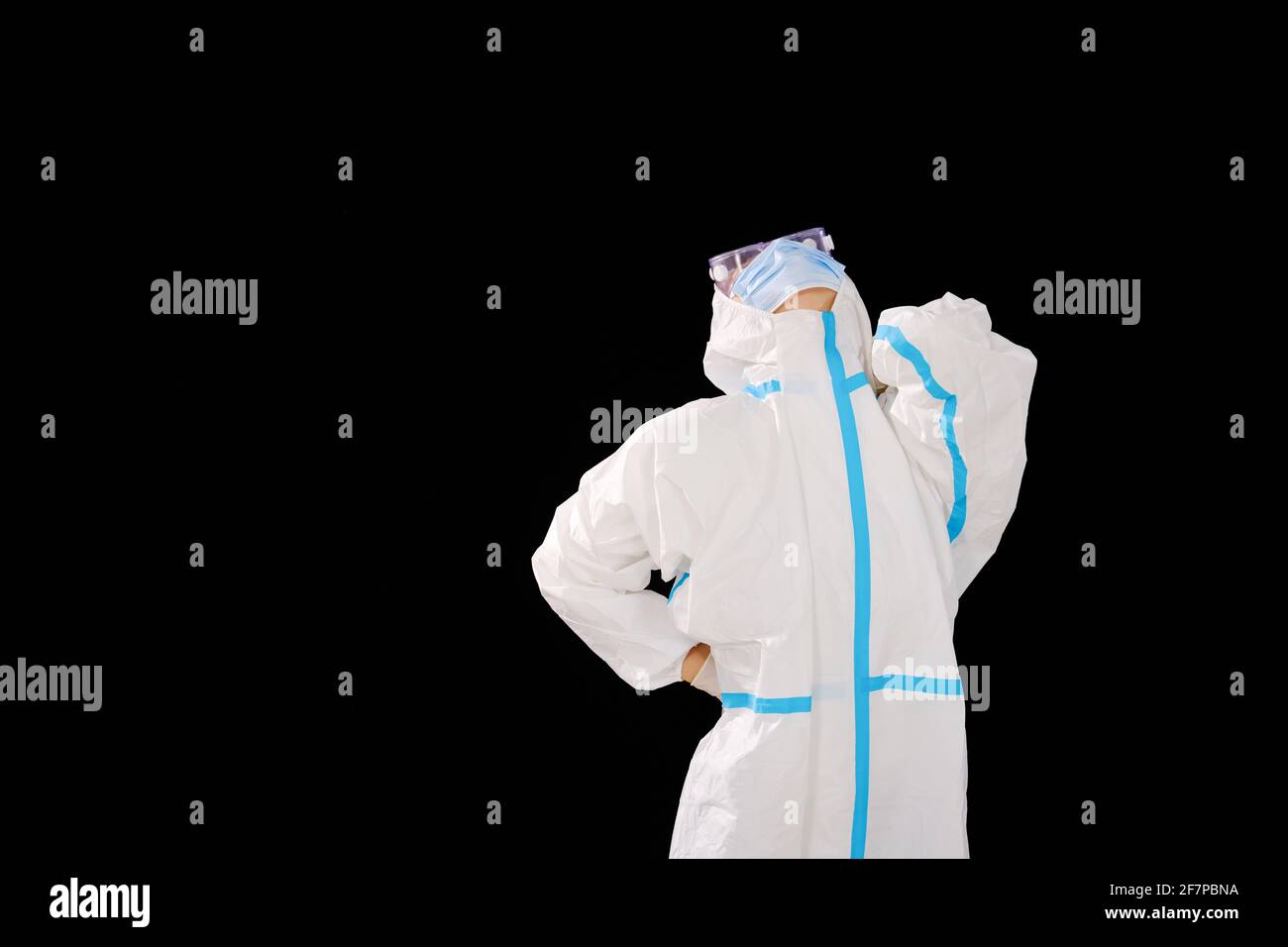 Une femme médecin en vêtements de protection médicale Banque D'Images
