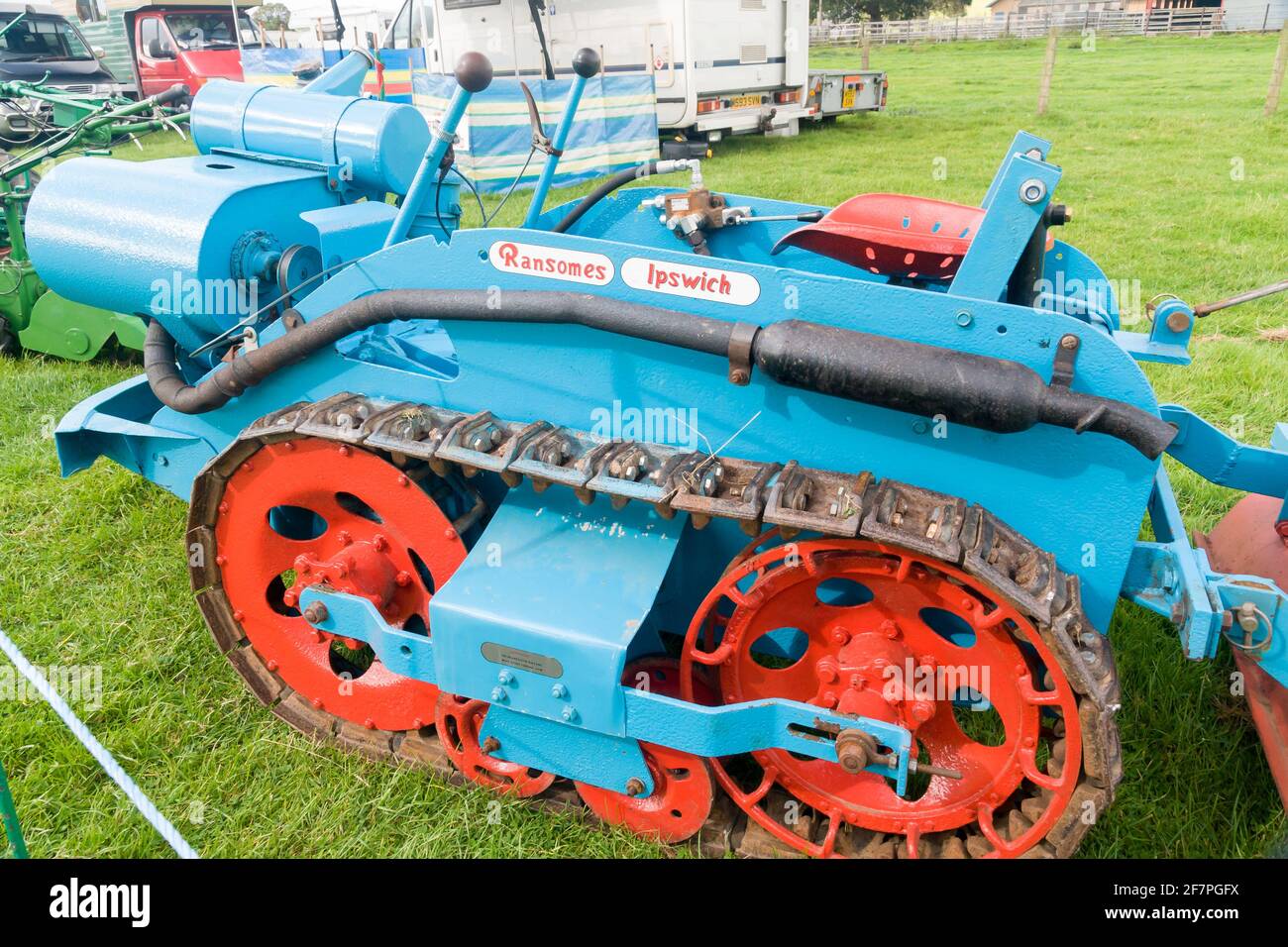 Vintage Ransomes MG2 Crawler Tractor ou Ransomes Motor Garden Cultivator  construit par Ransomes, Sims & Jefferies d'Ipswich, Angleterre de 1936 à  1965 Photo Stock - Alamy