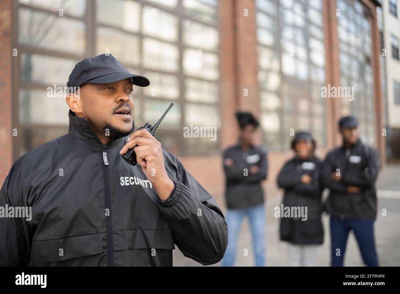 Groupe d'agents de sécurité à l'événement. Officiers de garde du corps ...