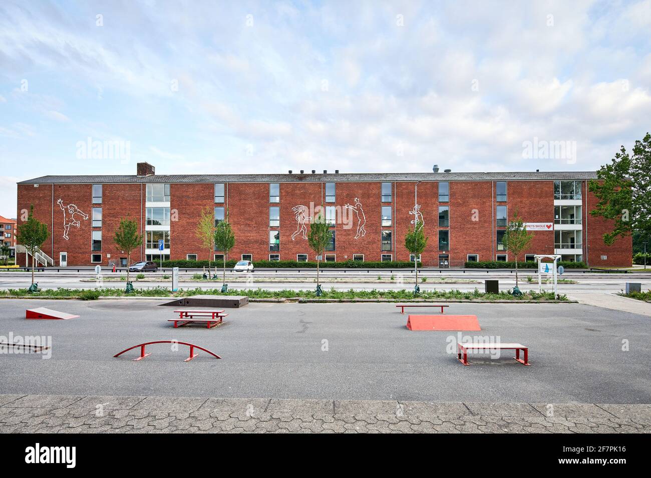 aire de jeux extérieure de l'école derrière le bâtiment Banque D'Images
