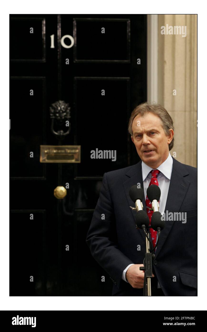 Tony Blair et Cherie et leur famille retournent à Downing st après la victoire du parti travailliste dans le général de 2005 Election.pic David Sandison 6/5/2005 Banque D'Images