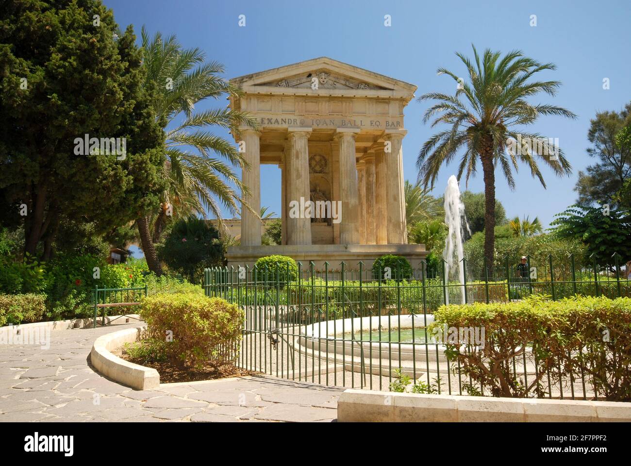 Monument à Sir Alexander ball dans les jardins de Lower Barrakka à La Valette sur l'île méditerranéenne de Malte Banque D'Images