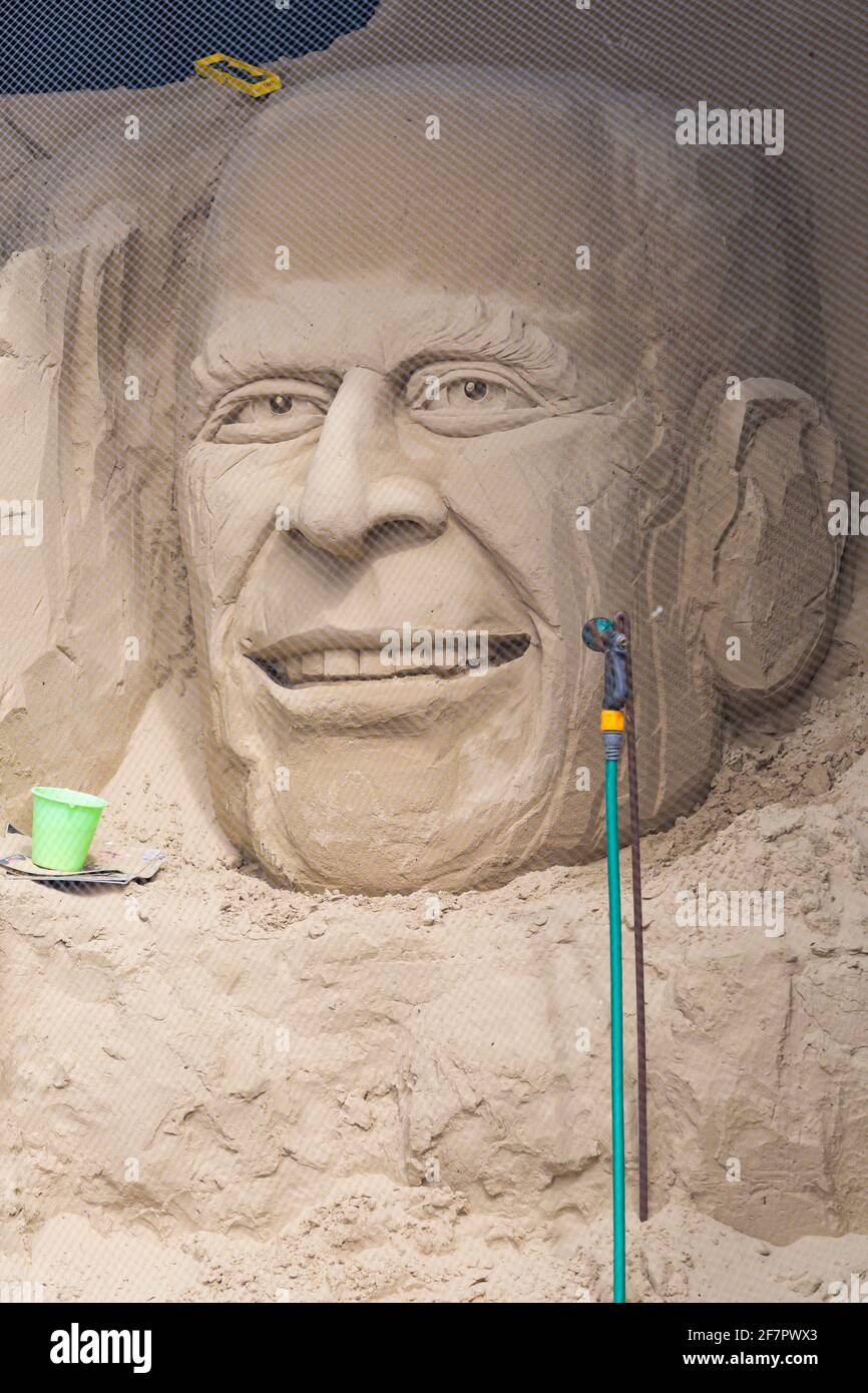 PHOTO DU DOSSIER Sculpture de sable du prince Philip, HRH le duc d'Édimbourg, sur la plage de Weymouth, Dorset, Royaume-Uni en mai - photo prise le 5/16. Le prince Philip, duc d'Édimbourg, est décédé le 9 avril 2021 à l'âge de 99 ans. Crédit : Carolyn Jenkins/Alay Live News Banque D'Images