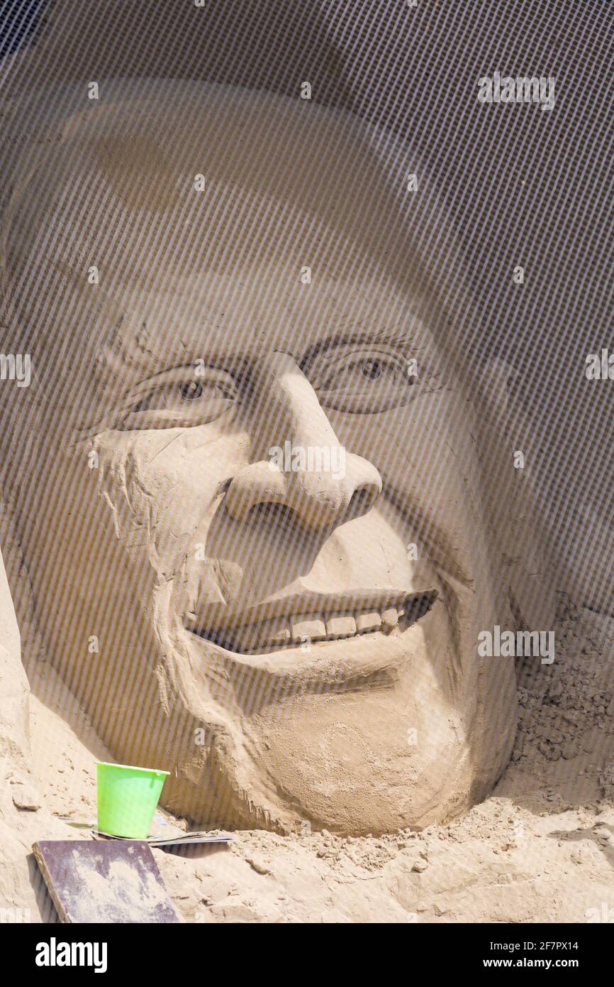 PHOTO DU DOSSIER Sculpture de sable du prince Philip, HRH le duc d'Édimbourg, sur la plage de Weymouth, Dorset, Royaume-Uni en mai - photo prise le 5/16. Le prince Philip, duc d'Édimbourg, est décédé le 9 avril 2021 à l'âge de 99 ans. Crédit : Carolyn Jenkins/Alay Live News Banque D'Images