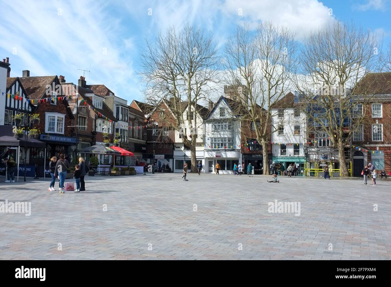 Salisbury Market Square pendant le confinement du coronavirus au printemps 2021. Banque D'Images