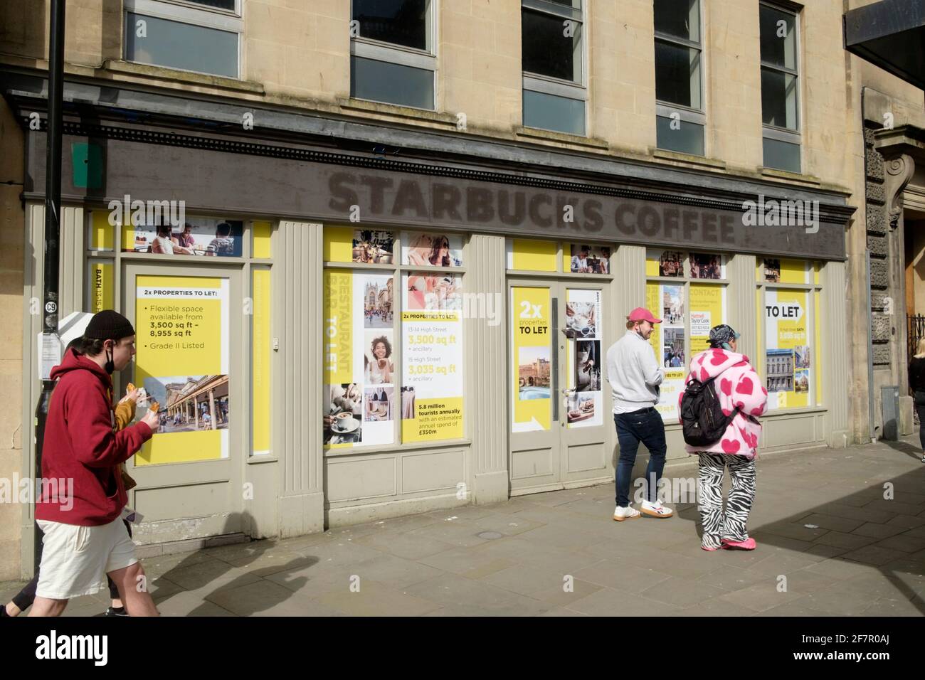 Fermeture des magasins de la ville de Bath somerset au Royaume-Uni. Le Starbucks a fermé avant le covid. Banque D'Images
