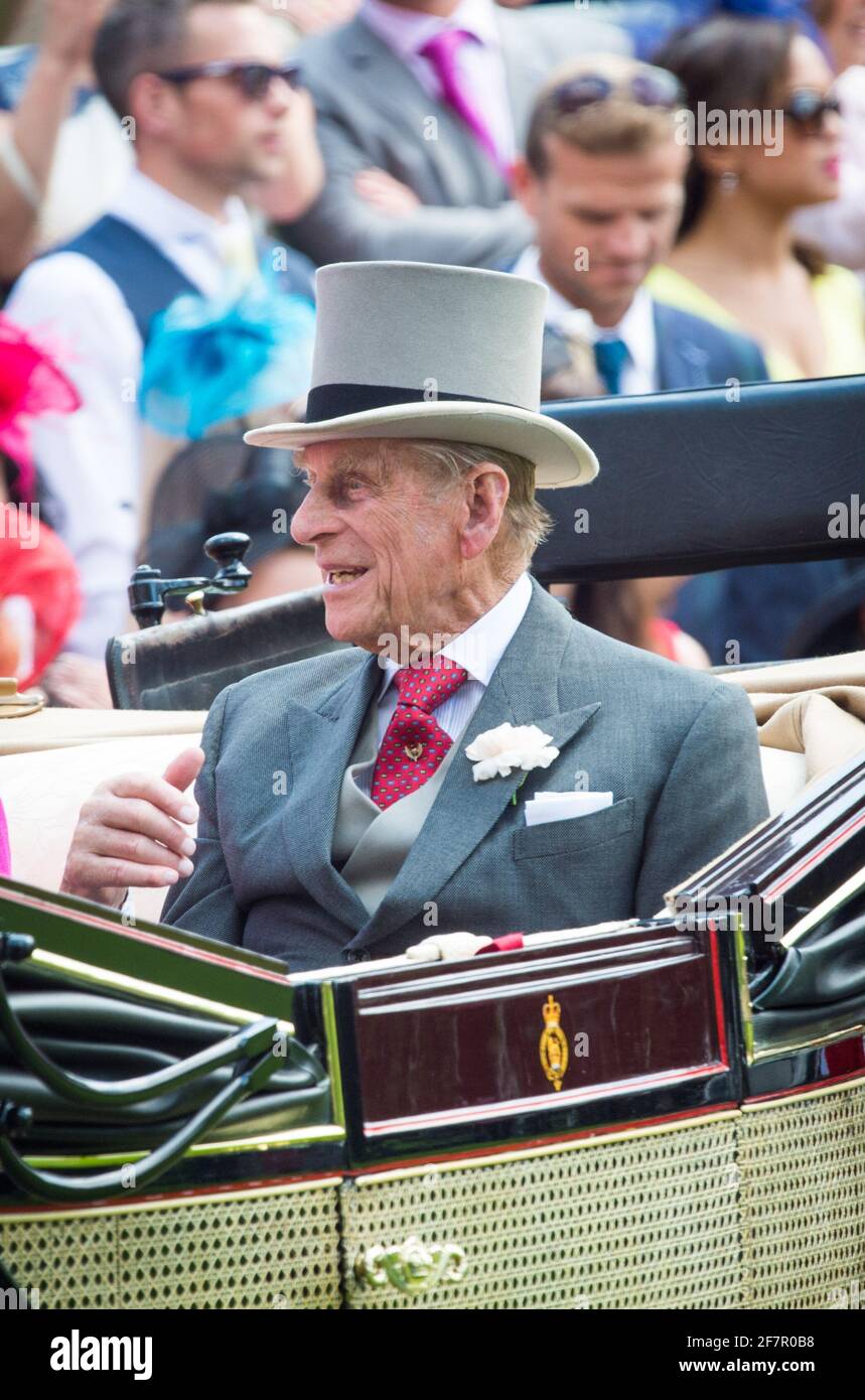 PHOTO DU DOSSIER : Prince Philip, duc d'Édimbourg, photographié au Royal Ascot 2014, à l'hippodrome d'Ascot. Date de la photo : 20 juin 2014. Le crédit photo doit être lu : Matt Crossick/ EMPICS Entertainment/Alay Live News Banque D'Images