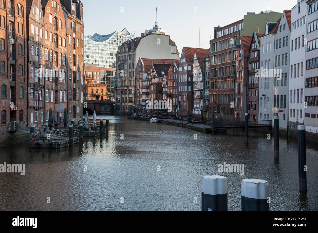 Hamburgs Elbhilharmonie, die neueste Sehenswürdigkeit an der Elbe im Hafen. Banque D'Images