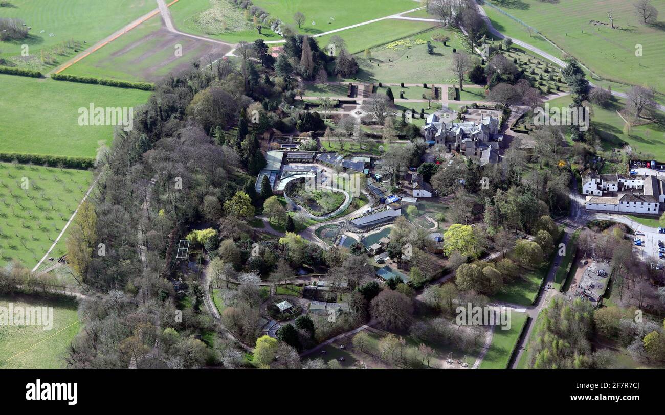 Vue aérienne de Lotherton Hall dans le parc national de Lotherton, Aberford, Leeds Banque D'Images