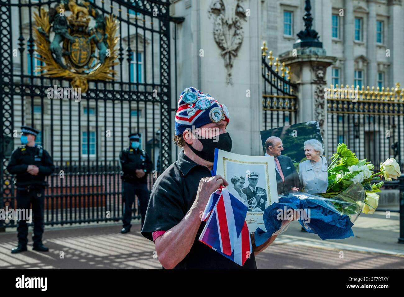 Londres, Royaume-Uni. 9 avril 2021. Un fan royal exprime son chagrin et dit qu'il se dirige maintenant vers le château de Windsor. Crédit : Guy Bell/Alay Live News Banque D'Images